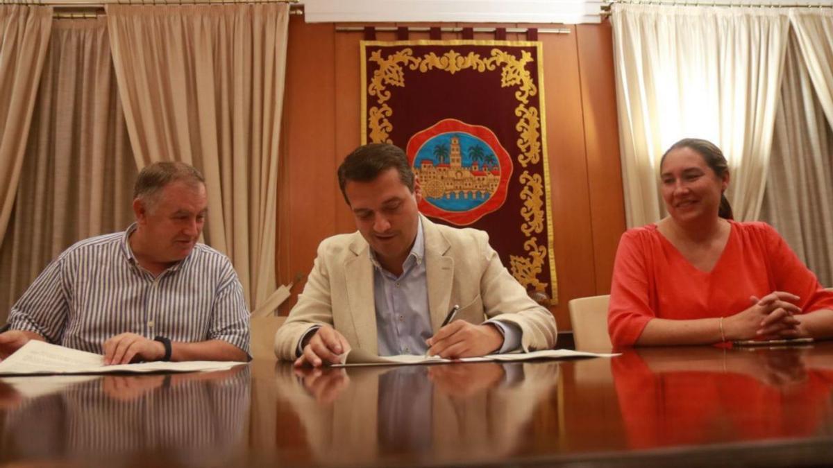 Ayuntamiento y Al-Zahara rubrican un nuevo convenio de colaboración.