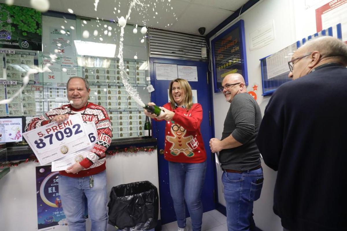 La administración de Carrefour ha vendido dos premios de la Lotería de Navidad La administración de Carrefour ha vendido dos premios de la Lotería de Navidad