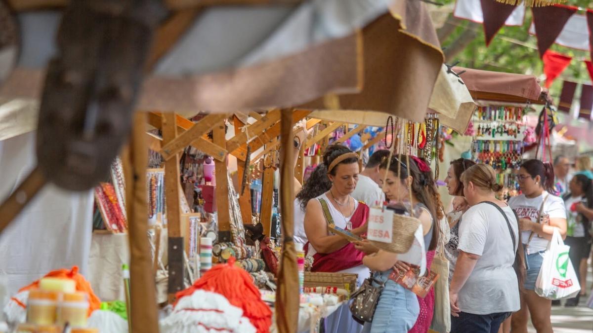 El comercio de Oliva sale a la calle