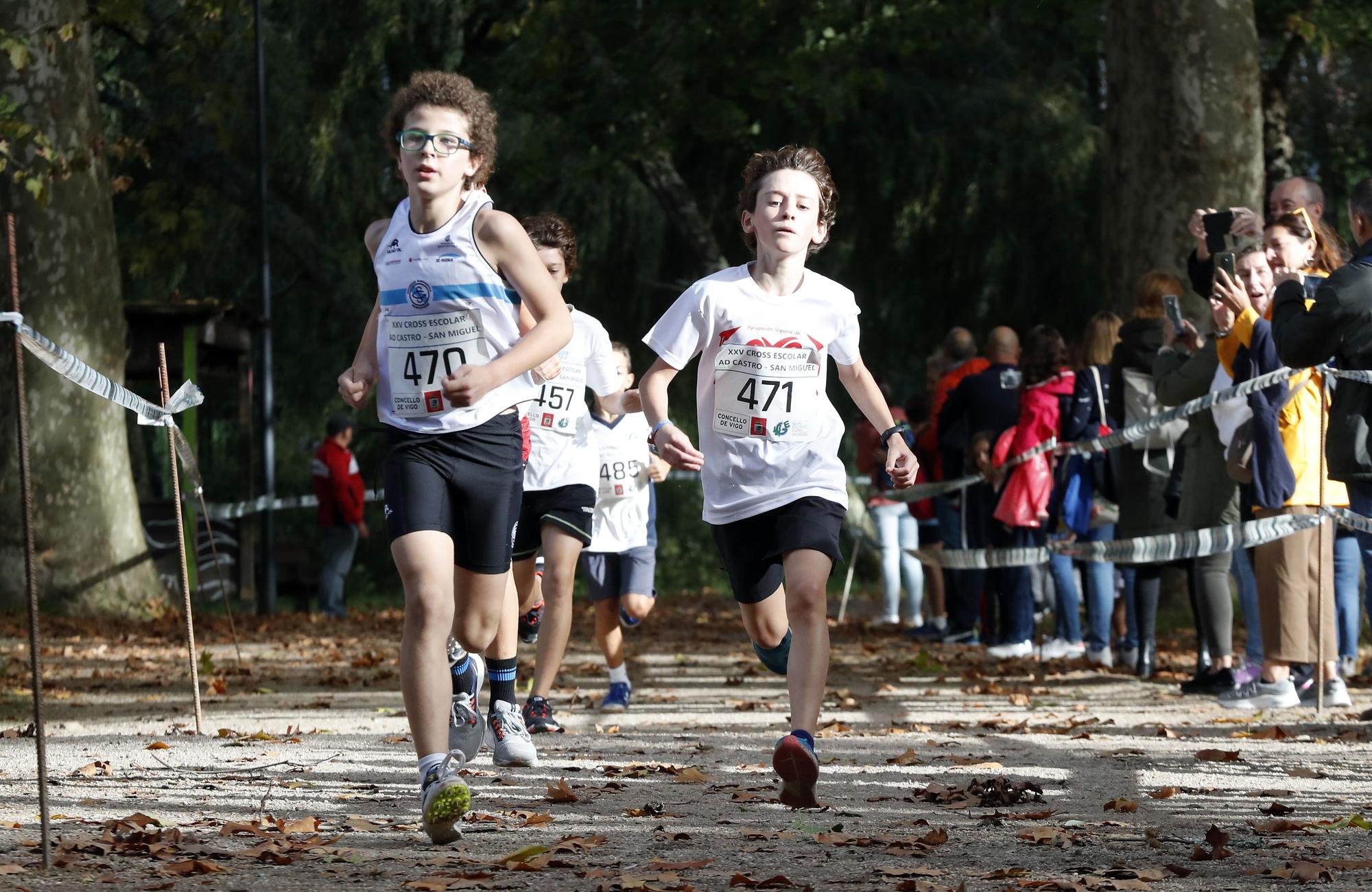 Un millar de jóvenes apuestan por el deporte en el Cross Castro San Miguel