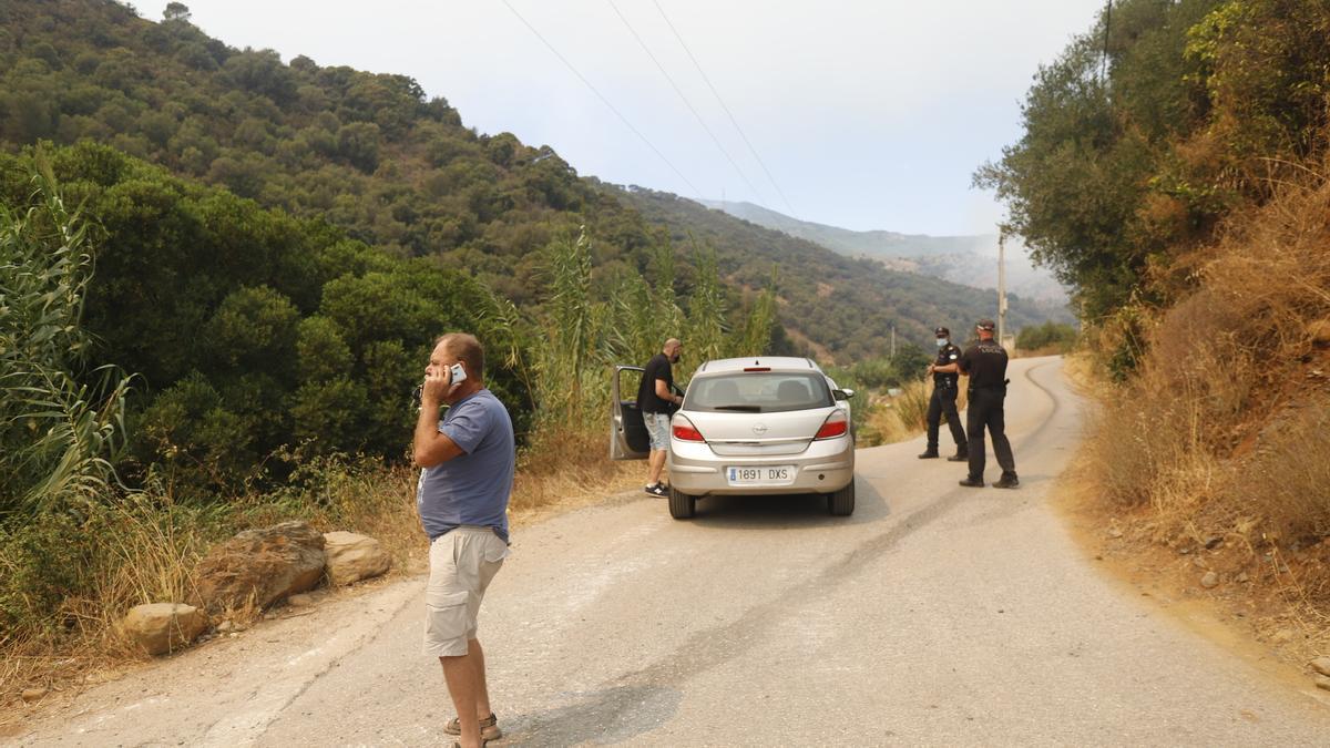 Un incendio en Sierra Bermeja provoca el desalojo de 500 personas