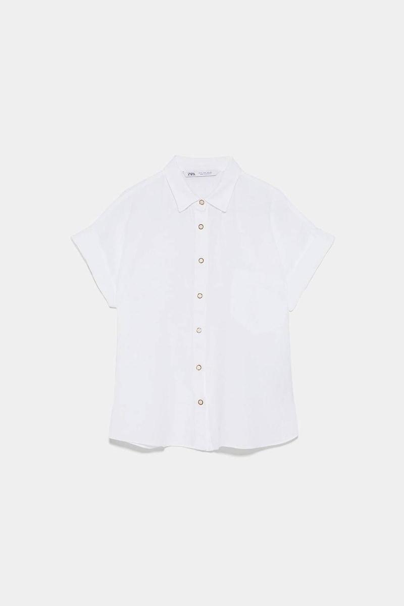 Camisa blanca de Zara. (Precio rebajado: 7,99 euros)