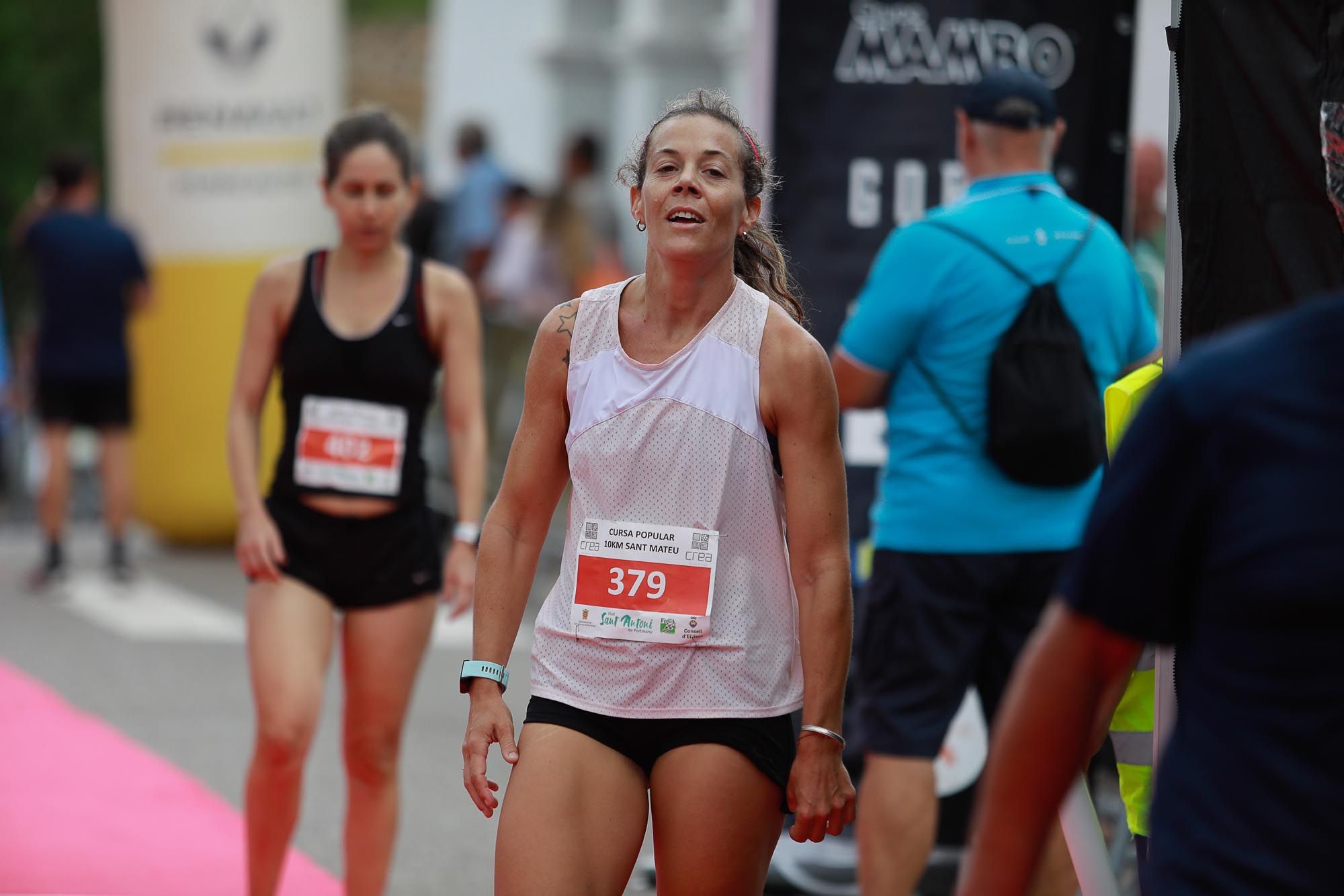 Búscate en la galería de imágenes de la Cursa 10K Pla de Sant Mateu