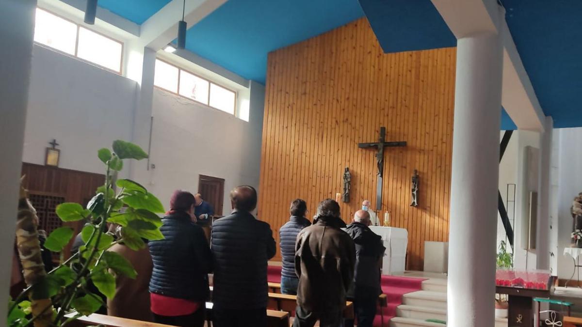Misa celebrada en Ribadelago Nuevo por los fallecidos en la tragedia de la presa. | Cedida