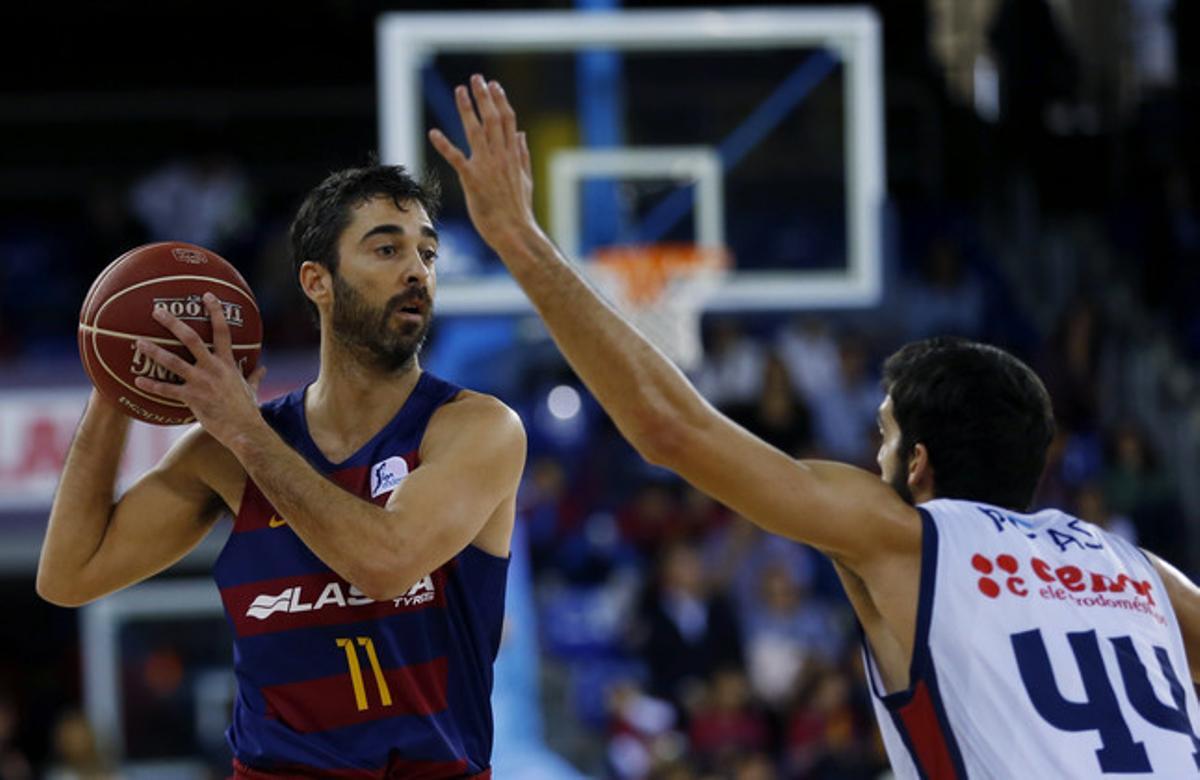 L’escorta del Barcelona Juan Carlos Navarro durant el partit de la sisena jornada de la Lliga Endesa disputat aquest diumenge al Palau Blaugrana.