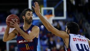 L’escorta del Barcelona Juan Carlos Navarro durant el partit de la sisena jornada de la Lliga Endesa disputat aquest diumenge al Palau Blaugrana.