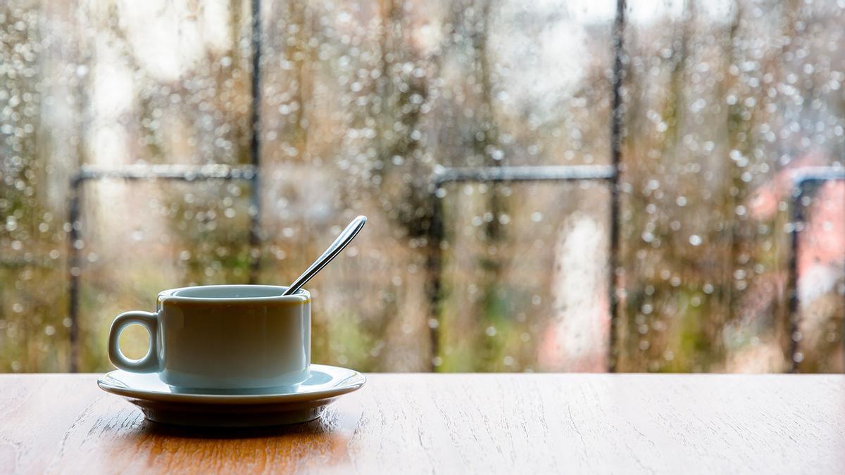 Una cuchara junto a la ventana: el fenómeno que logra evitar el paso de la humedad a nuestro hogar