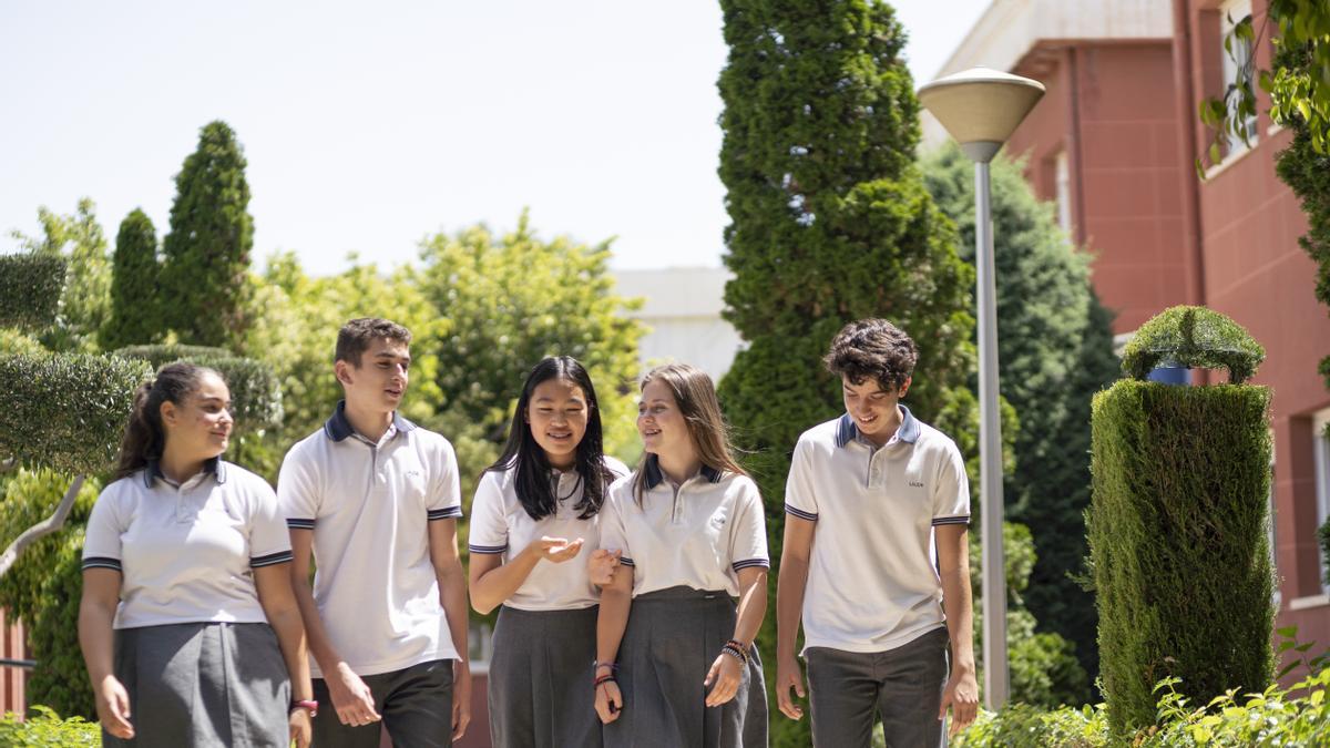 El colegio Newton College ofrece actividades extracurriculares de manera totalmente voluntaria para que los estudiantes puedan sacar su potencial