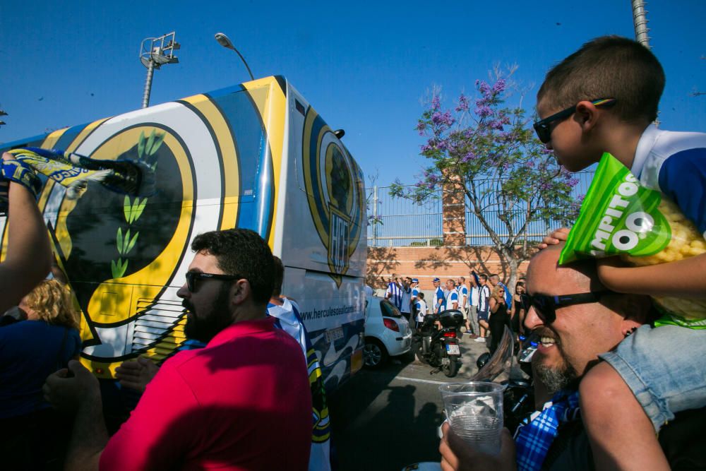 200 aficionados animan al Hércules antes del partido