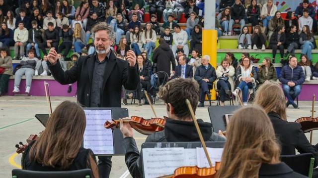 Conmemoración del 25 aniversario del IES de Valga. |  Abella
