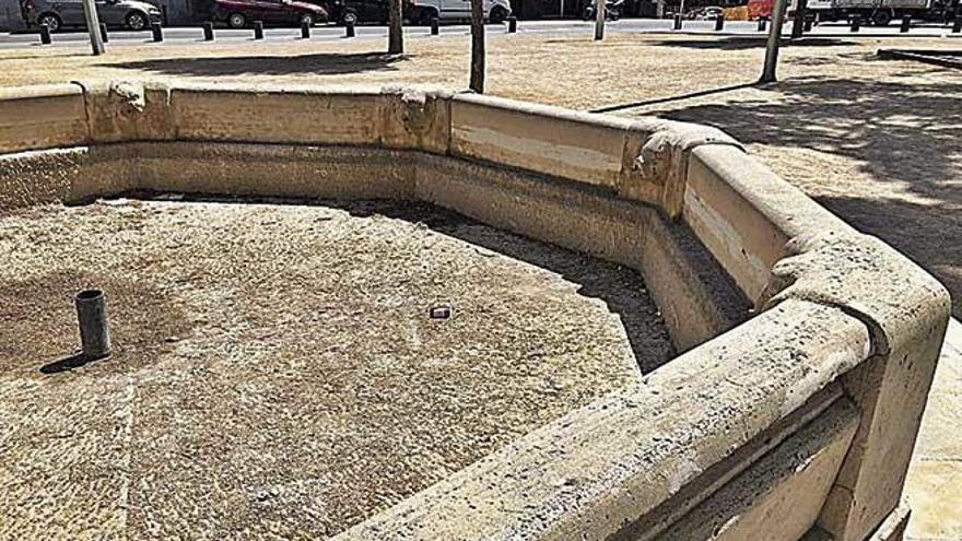 La fuente de la plaza de Santa Catalina la remodeló Climent.