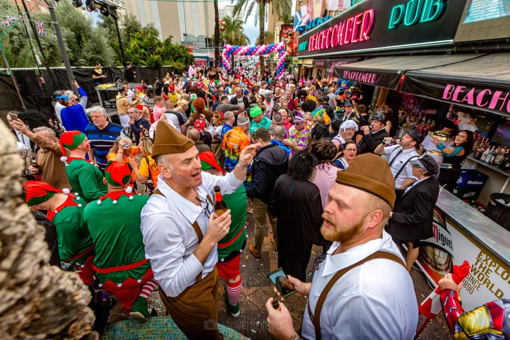 Más de 35.000 personas participan en una gran fiesta de disfraces que se celebra cada año el jueves siguiente a las Fiestas Mayores Patronales