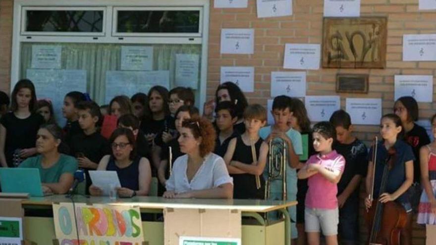 Manifestación de padres y alumnos.