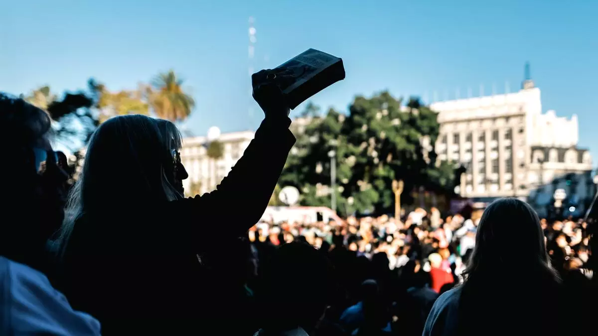 Una marea humana inunda el centro de Buenos Aires en defensa de la universidad pública que Milei considera "centros de adoctrinamiento"