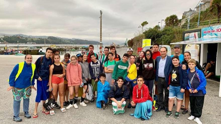 Crespo visita los campamentos de mar en Ribadeo