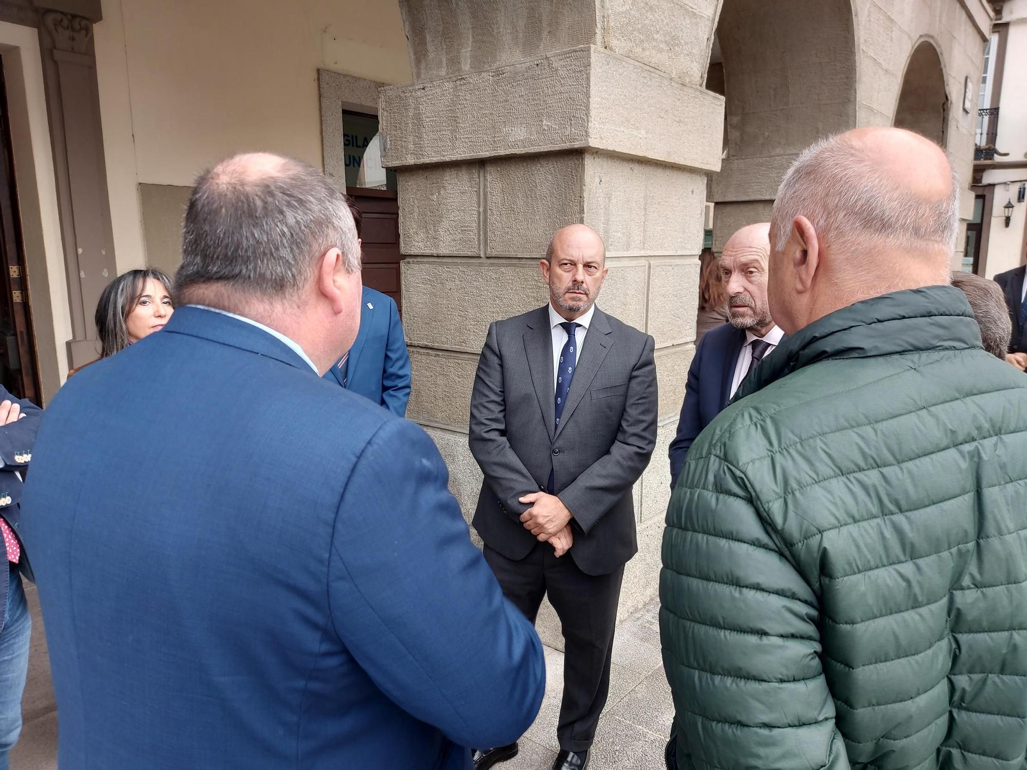 En imágenes: La visita del presidente del Senado a Vegadeo