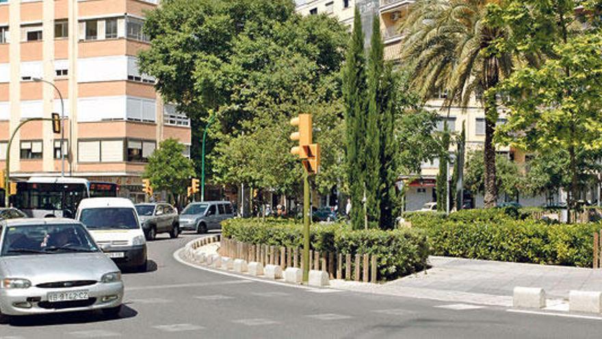 Verde para todos los coches en la plaza Miquel Dolç.