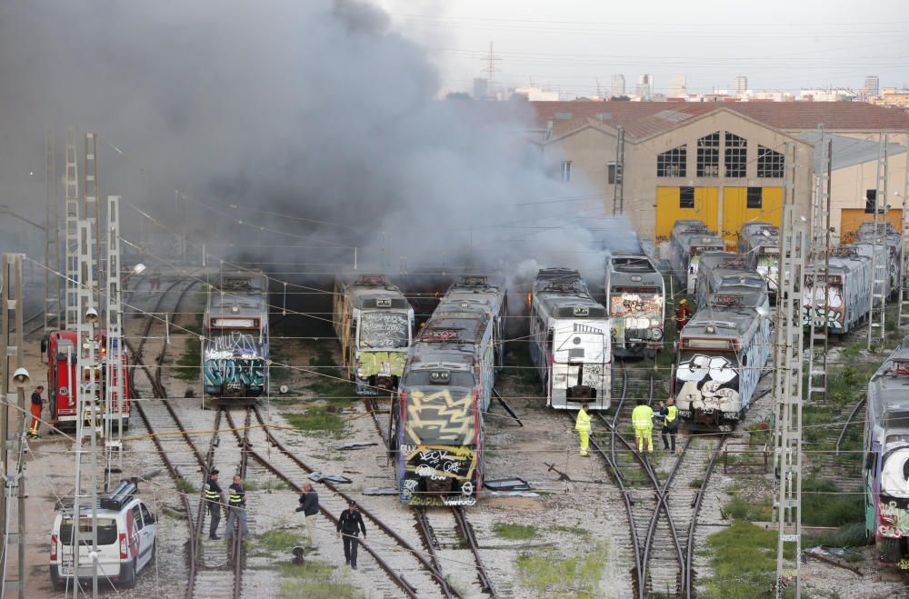 Incendio en un antiguo taller de FGV de Torrent