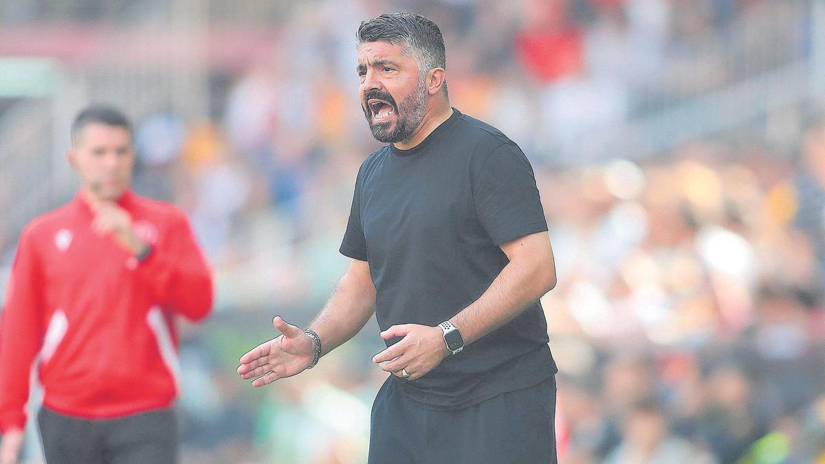 Gattuso, gritando en la banda