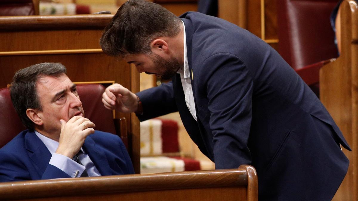 El portavoz del PNV, Aitor Esteban, y el de ERC, Gabriel Rufián.