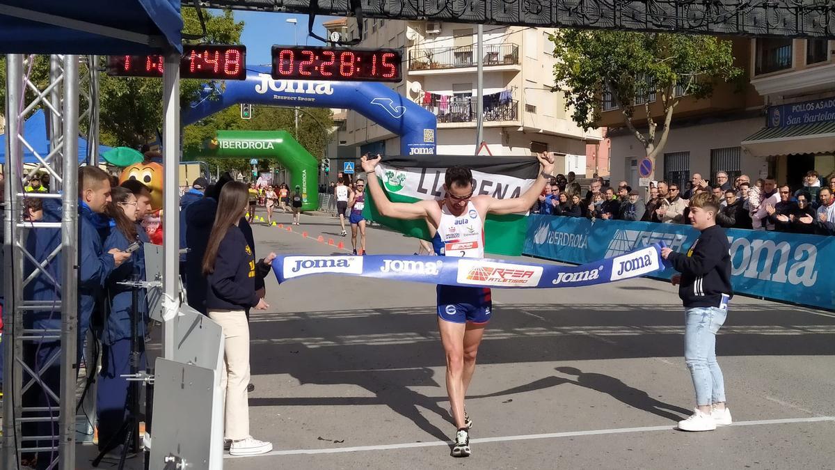 Álvaro Martín, entrando en vencedor.