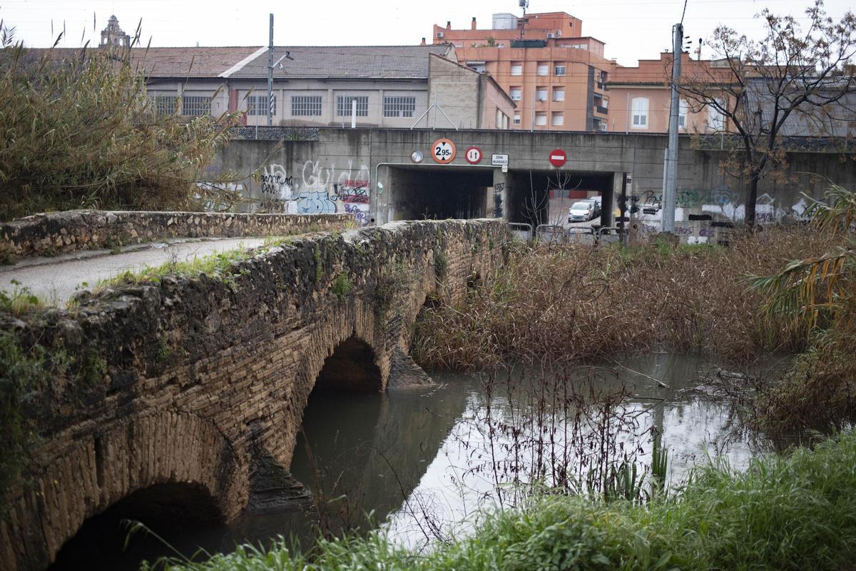 Imatge del Barranc de Barxeta al seu pas per Carcaixent.