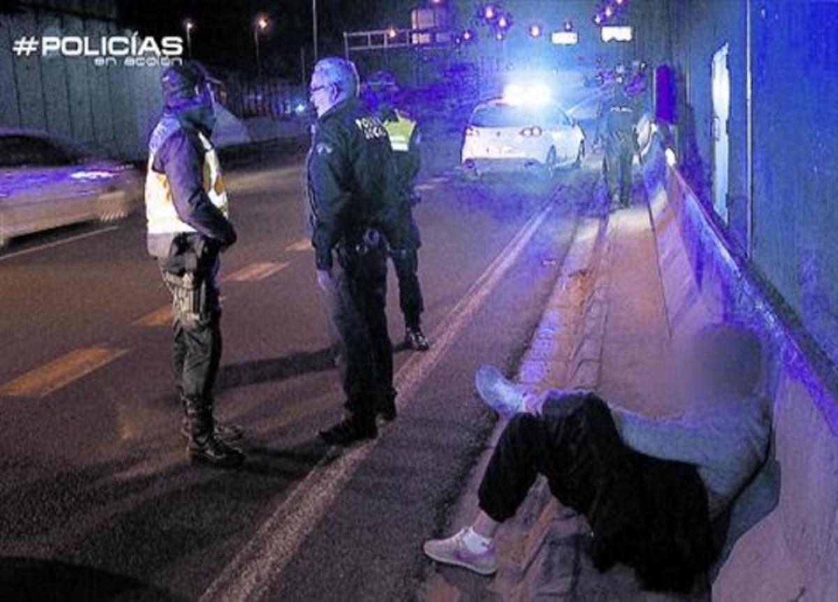 Imatge d’un dels episodis de la nova entrega del ’docu-reality’ ’Policías en acción’. Imatge d’un dels episodis de la nova entrega del ’docu-reality’ ’Policías en acción’.