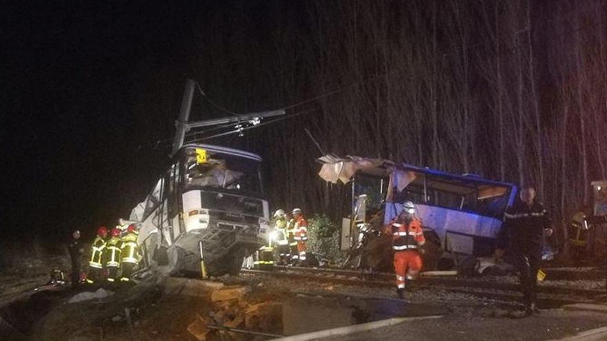 Un tren envesteix un autobús escolar prop de Perpinyà i causa 4 morts
