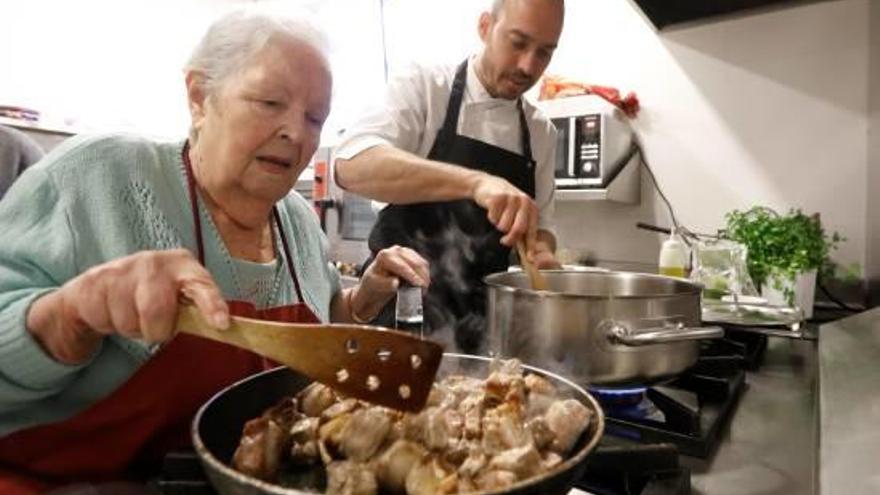 El xef Quim Casellas reivindica la cuina de les àvies a Girona