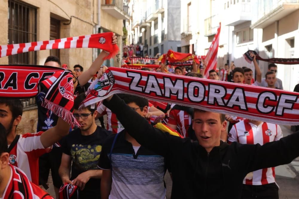 Espectacular ambiente previo al partido de play off Zamora CF - El Haro Deportivo