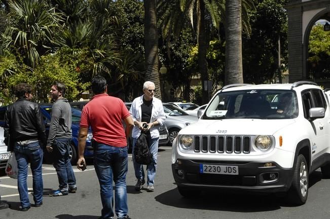 GUARDIA PARA COGER A BRAD PITT A SU LLEGADA AL ...