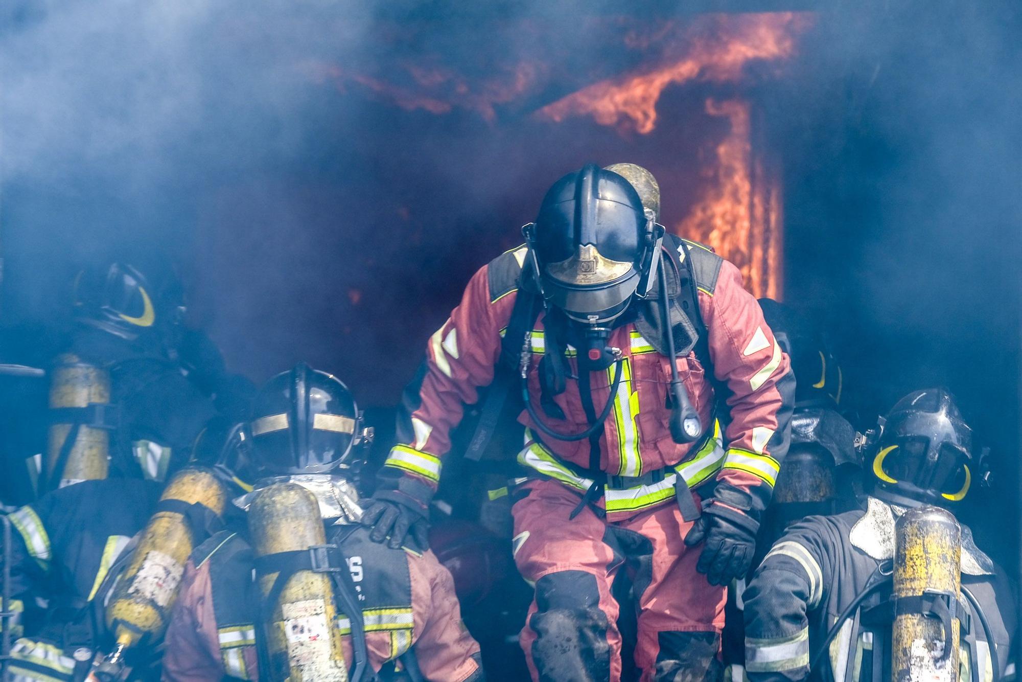 Bomberos en prácticas en Lomo Salas