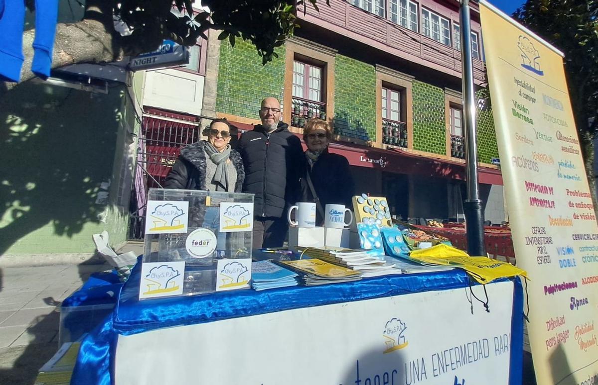 Por la izquierda, Dulce González, Rubén Menéndez y Leo Bécares, ayer, en Mieres. | D. M.