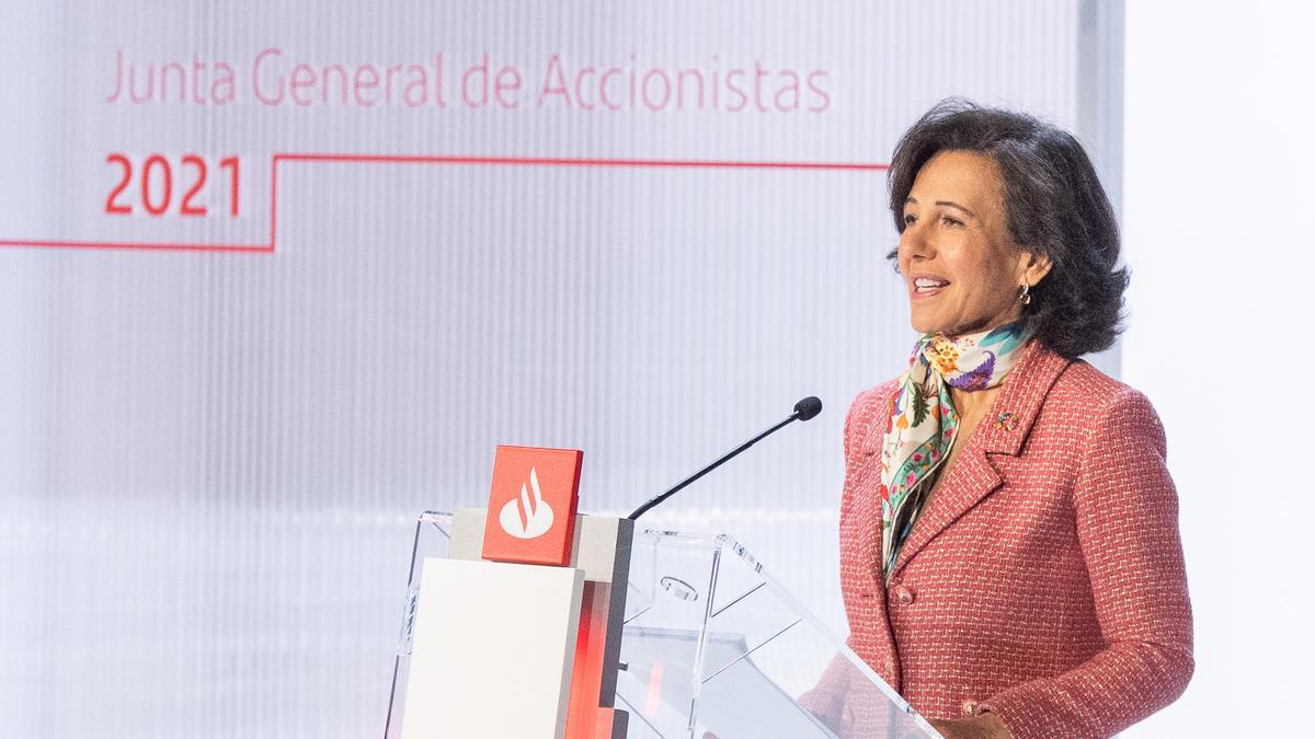 Ana Botín, presidenta del Santander, en la junta de accionistas.