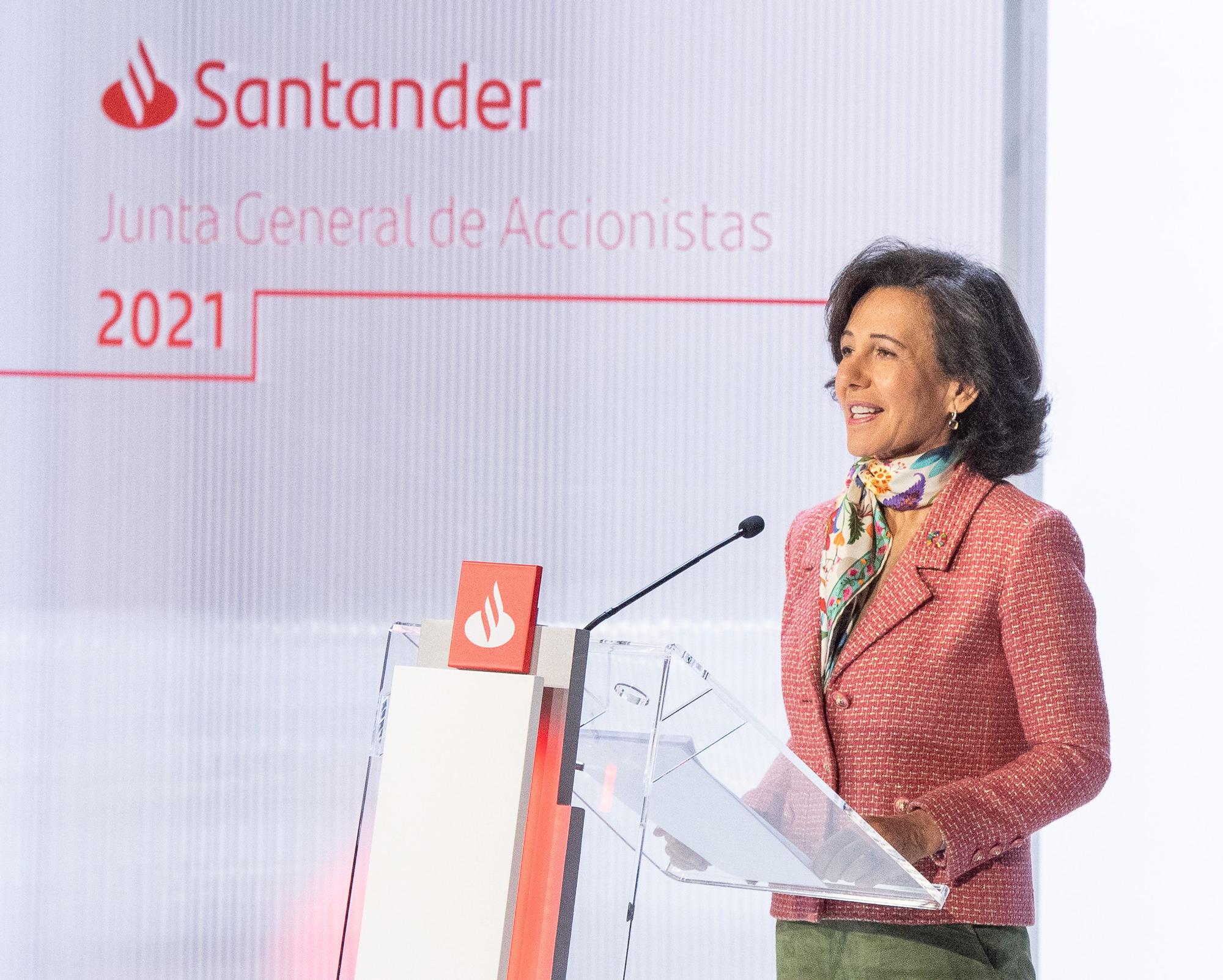 Ana Botín, presidenta del Santander, en la junta de accionistas.