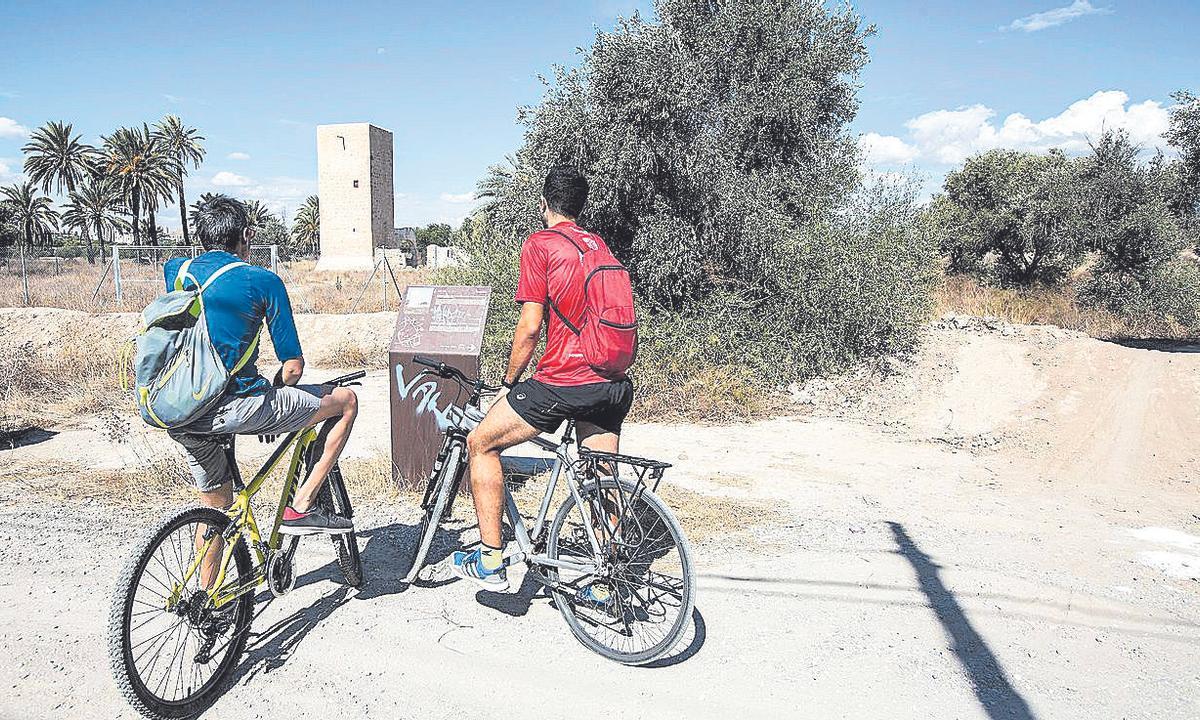 La ruta de las torres de la Huerta de Alicante puedes realizarla en bicicleta.