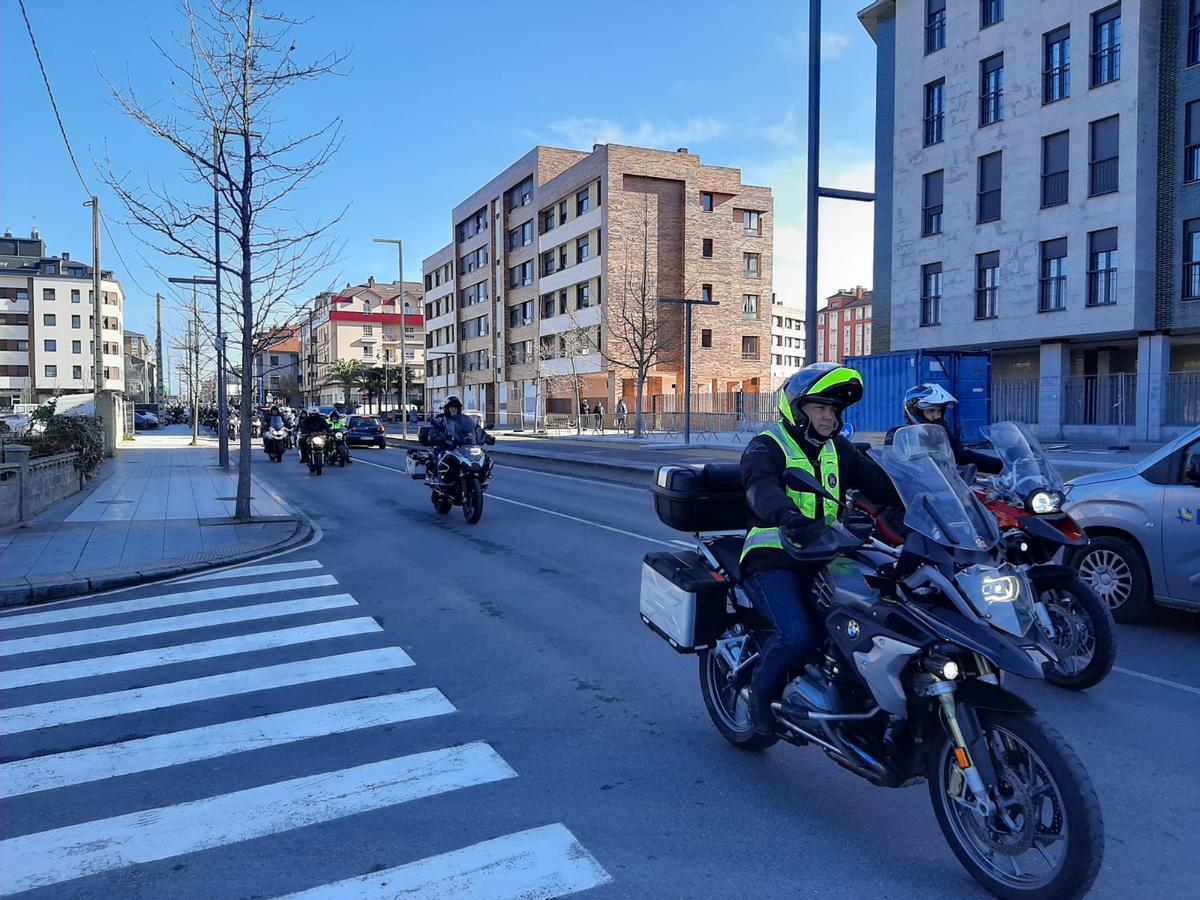 El homenaje a José Manuel Prado, "Chechu", el motero fallecido en Posada, en imágenes