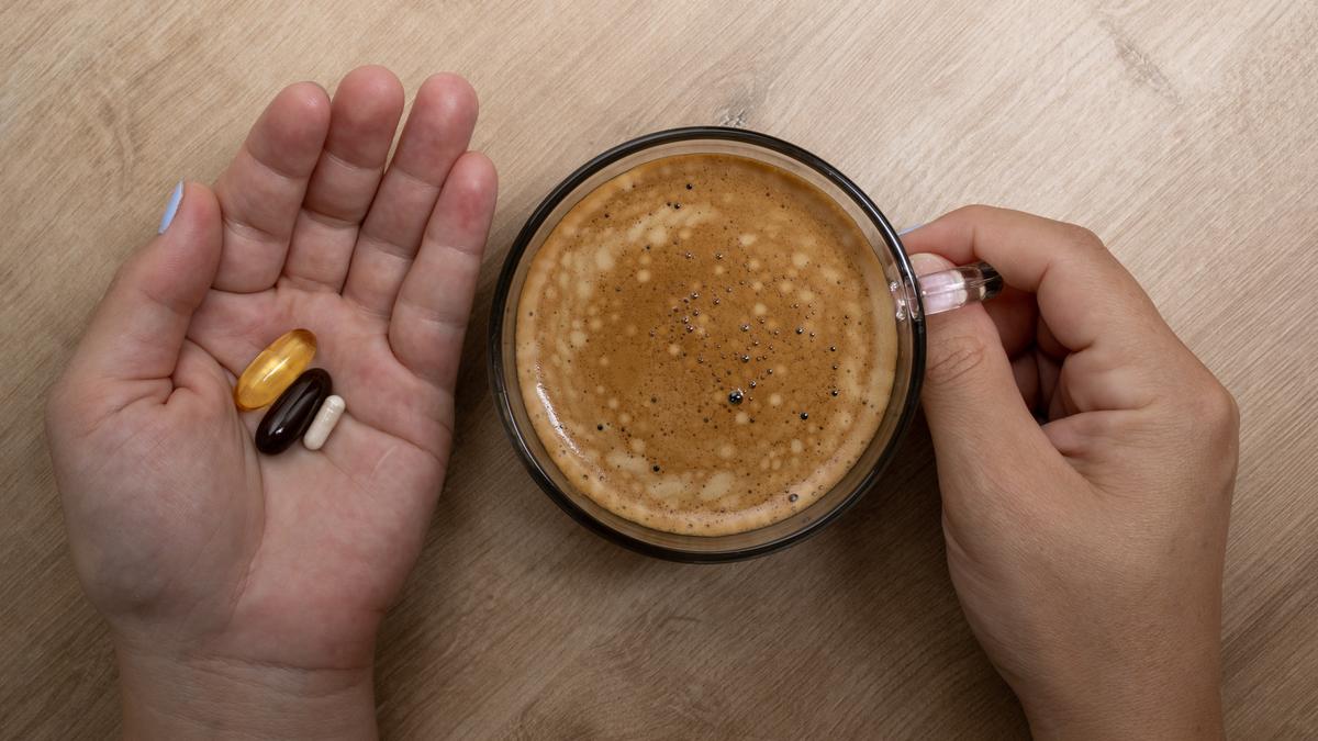 ¿Tomas café todos los días? Este es el peligro supone mezclarlo con medicamentos