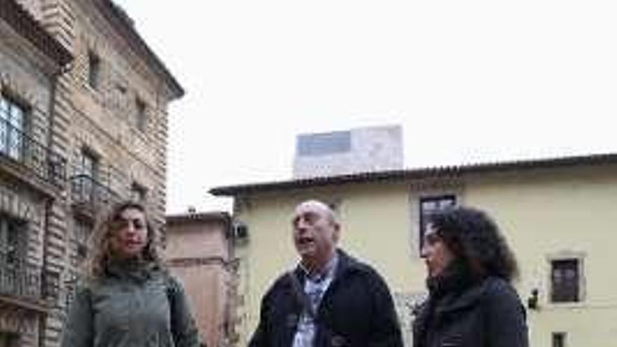 Tania González, Agustín Medina y Llarina González.