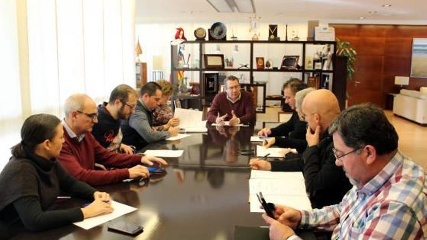 La primera reunión de los representantes políticos que forman la comisión se celebraba ayer.