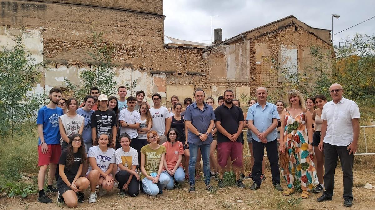 Grupo del taller de arqueología de Manises.