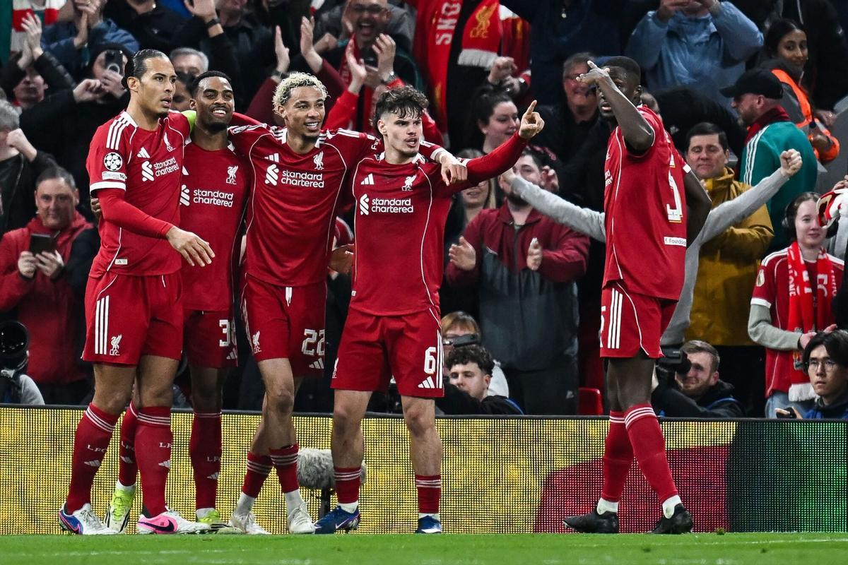 Los jugadores del Liverpool celebran uno de sus goles ante el Galatasaray este miércoles en Anfield.