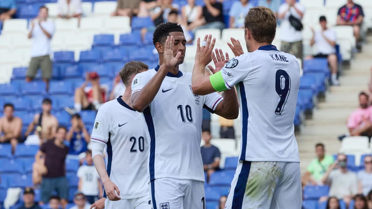 Harry Kane celebra con Jude Bellingham el gol de Inglaterra