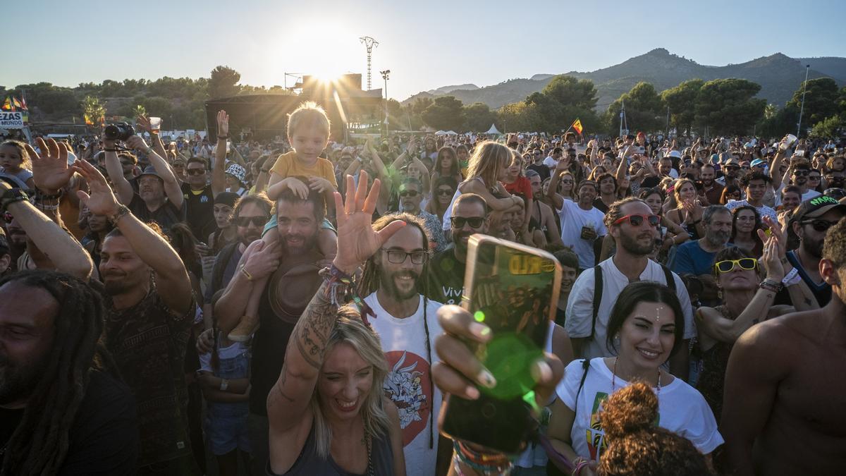 El público disfrutando del inicio de los conciertos en el Rototom Sunsplash 2022