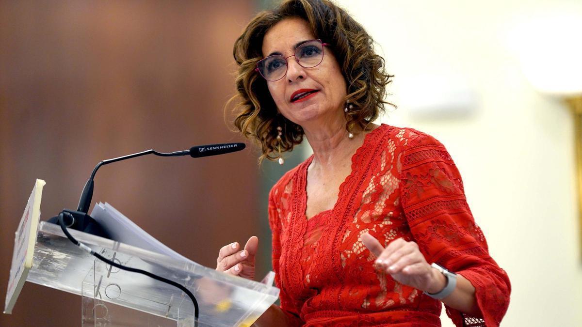 La vicepresidenta primera y ministra de Hacienda, María Jesús Montero, durante su intervención en un reciente desayuno informativo.