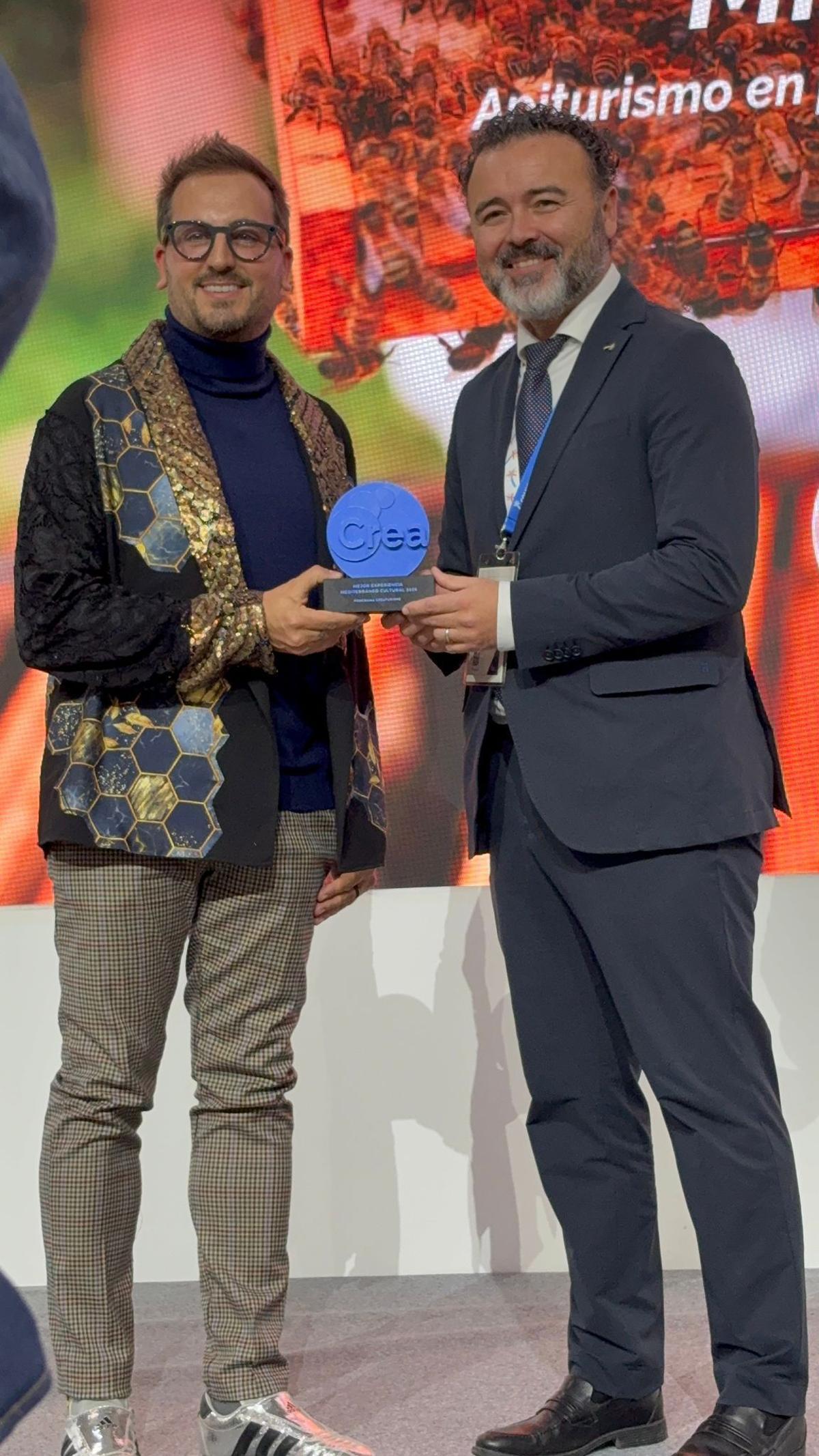 Eduardo Fernández, al recoger el galardón en Fitur