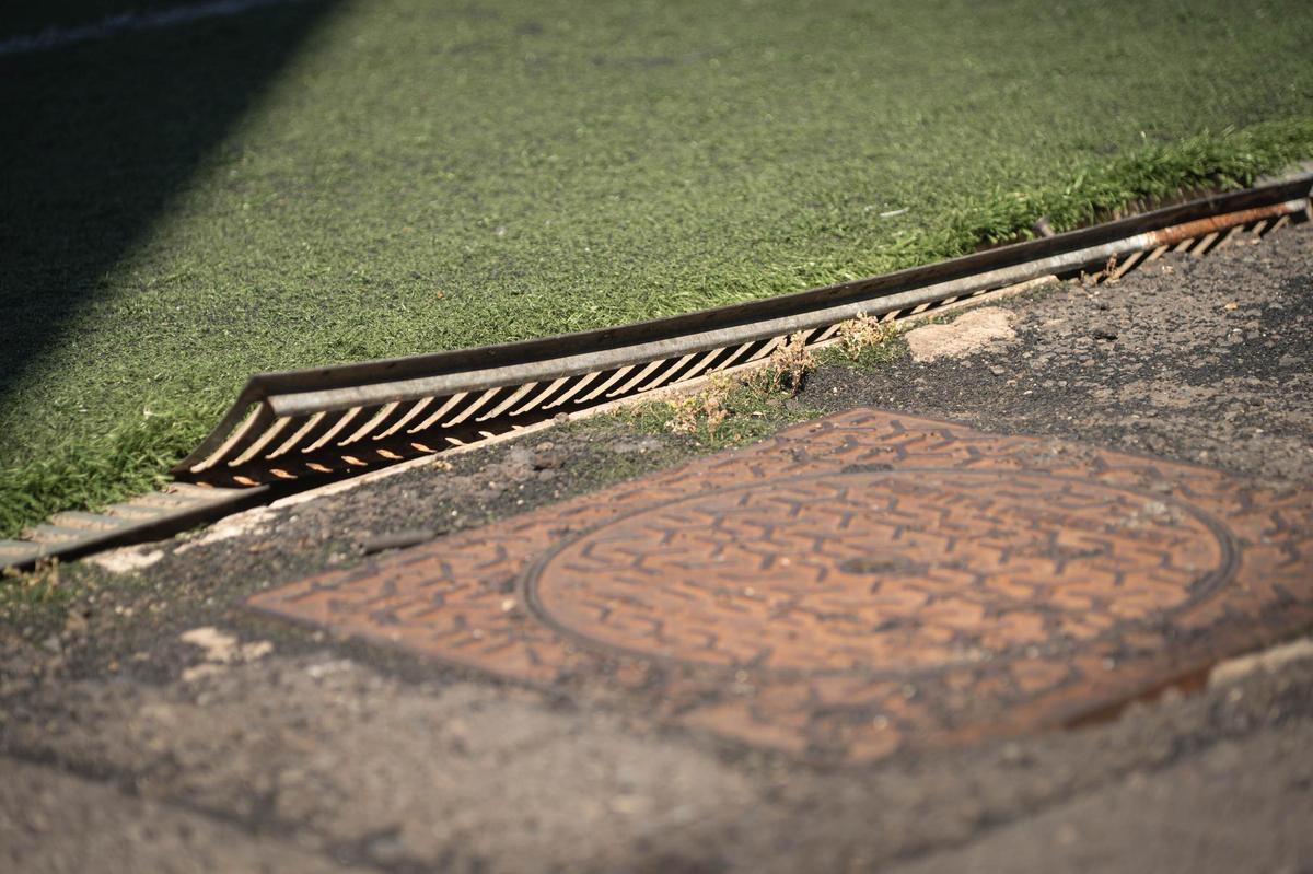 Detalle de una de las rejillas que delimitan el campo de juego de Barranco Grande.
