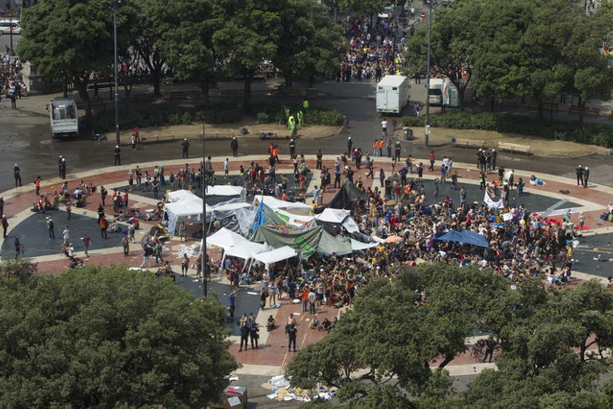 El desalojo de plaça Catalunya, visto por Albert Bertran.