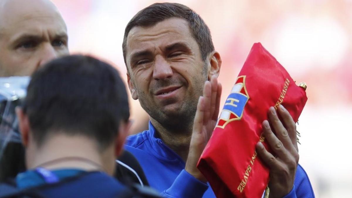 Darijo Srna, visiblemente emocionado tras escuchar el himno de su país, este viernes en Saint Étienne