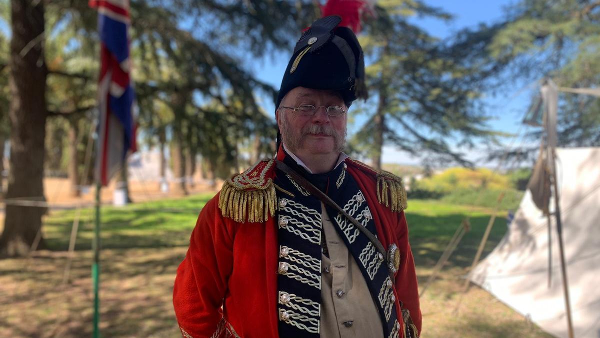 Chris Robinson, el general Picton, en el campamento.